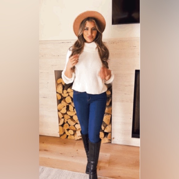 Luv & Bloom Women’s ivory chenille cropped sweater ribbed cowl neck - Picture 2 of 10